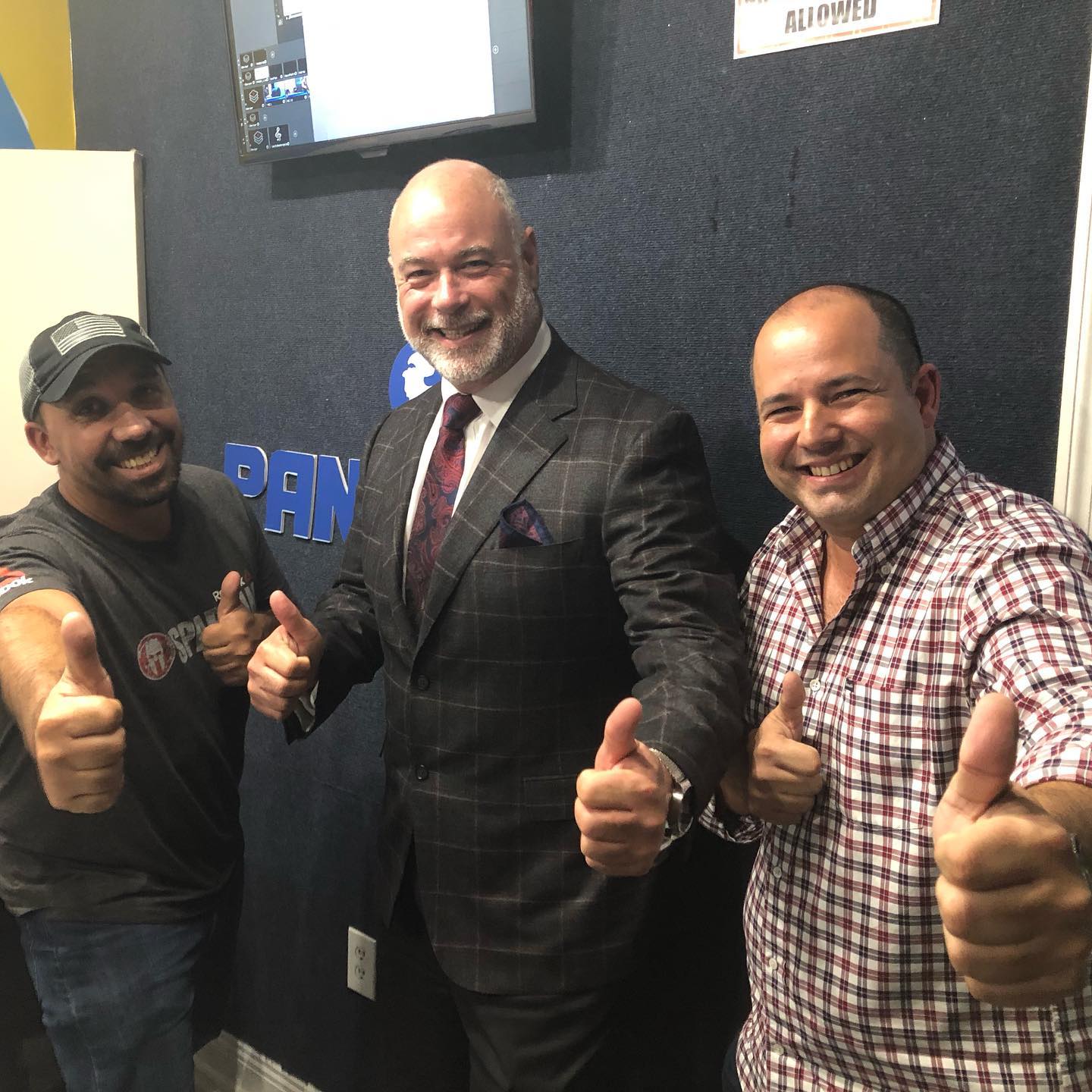 Muchas Gracias al Cirujano Plástico... - Cualquier Cosa Radio