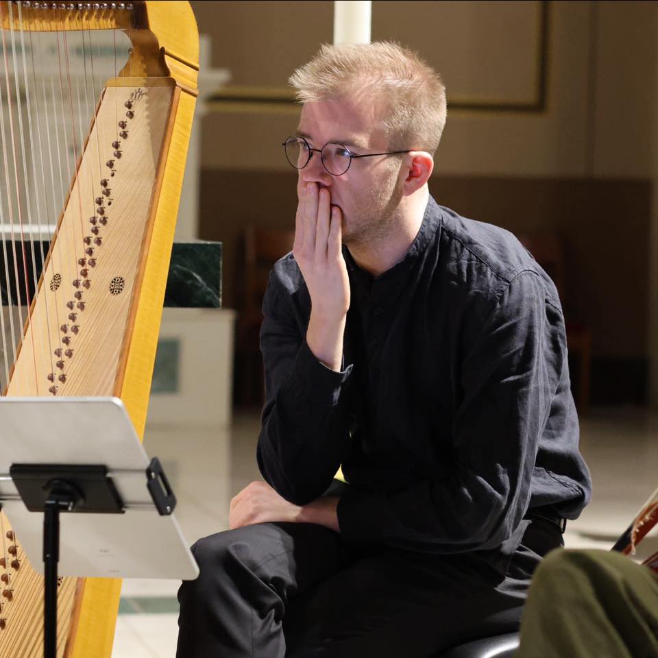 Sometimes training as an organist pays off. (Tenors: eat your heart out ...