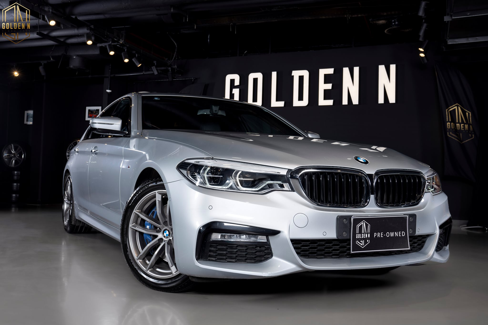 2018 BMW 530i M sport package Glacier Silver X Black 16,000km 