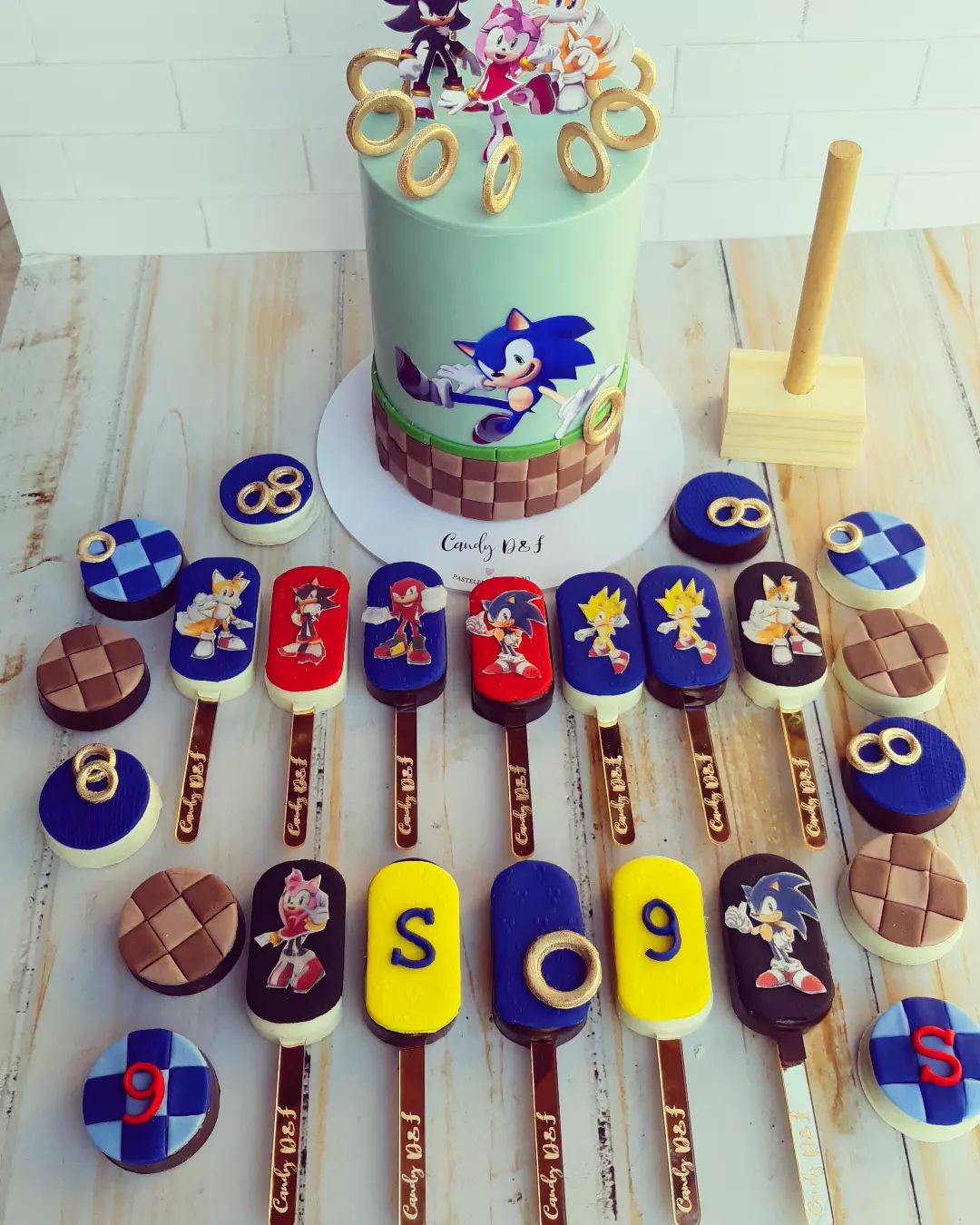 Candy D&F - ☝️Torta piñata, Paletas y Oreos #emprendedor... | Facebook