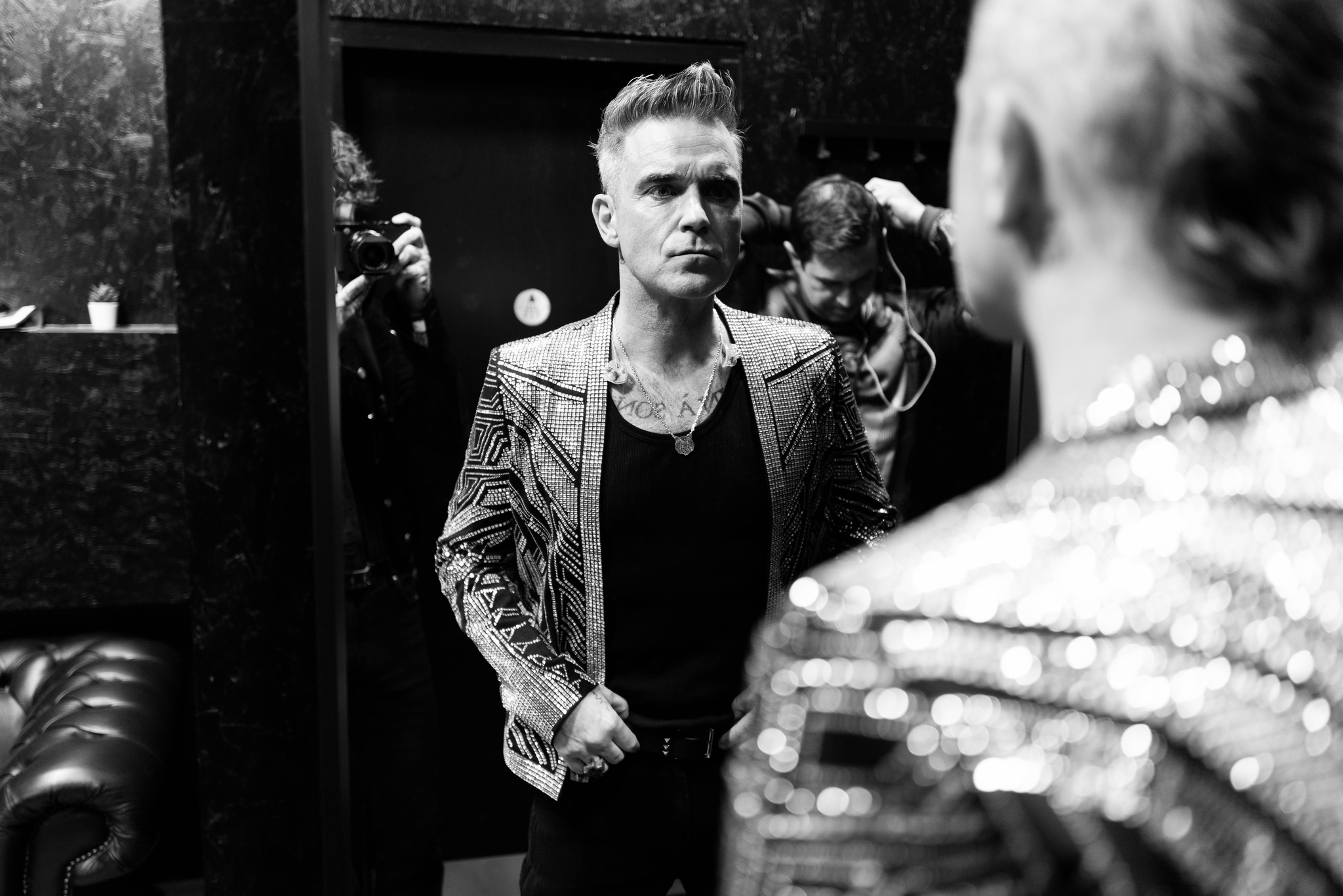 Netflix - 🗣 Netflix produziert eine Doku-Serie über Robbie... | Facebook