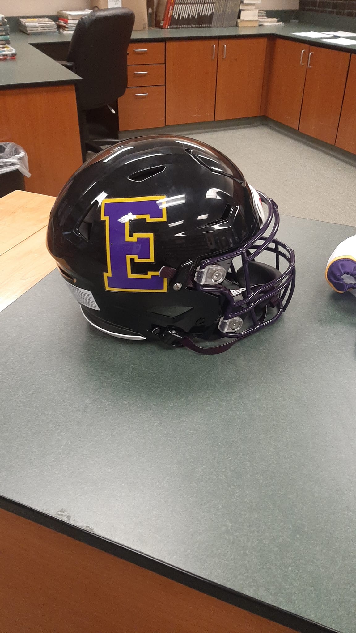 easton high school football helmets Hellcat Softball Helmet Computer Simulated Impact informs varying thicknesses in the shell to optimize protection for the player Cradles the players head for a great fit Football