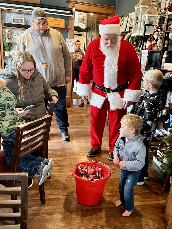 Piper City Community News | Santa arrived at Hummingbird Coffeehouse in ...