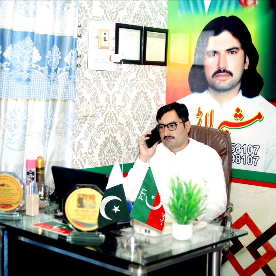 محترم جناب جام خادم لاڑ صاحب ریٹائرڈ ریلوے افسر نے ثقافتی اجرک پہنا کر ...