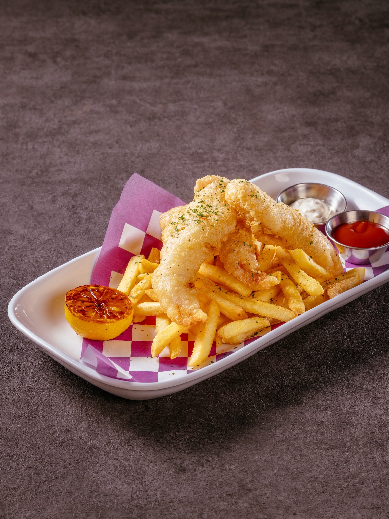 ONCOR - ONCOR 經典炸魚薯條 Fish & Chips 😋 外酥內軟的炸魚 😋 配上酥脆的薯條 😋... | Facebook