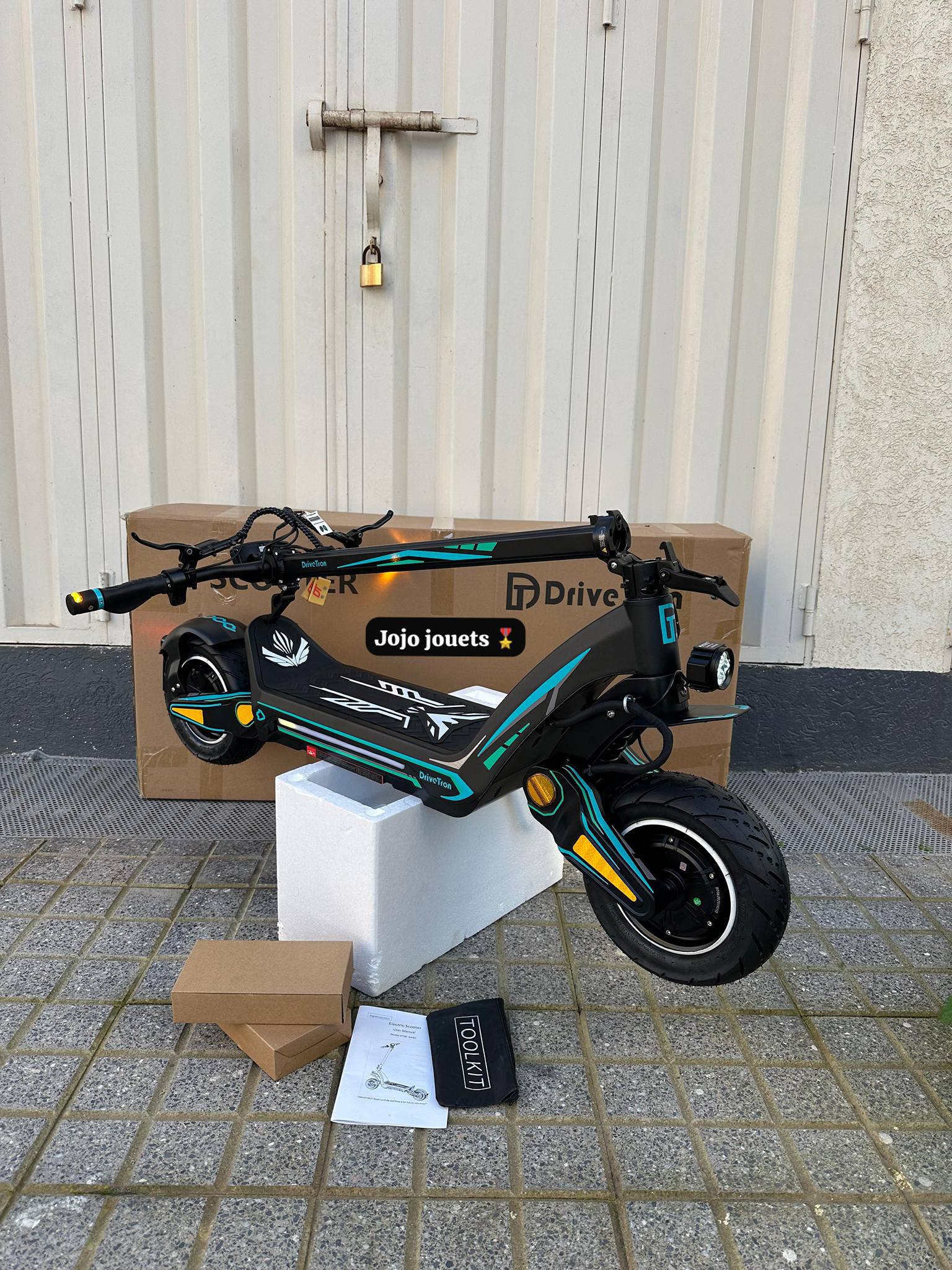 Vitesse : 5- 6 mi/h Âge recommandé: + 3 an Motocross Kawasaki à Batterie La moto cross Kawasaki 6V INJUSA est un vélo fabuleux avec frein électrique et accélerateur à la poignée