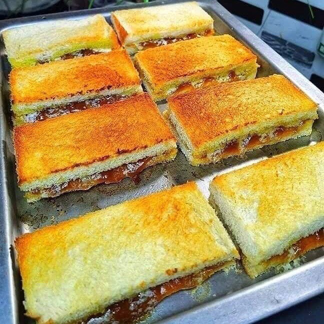 Halal Foodie - Roti 3 bahan ala kopitiam🍞🧈 Bahan-bahan:... | Facebook