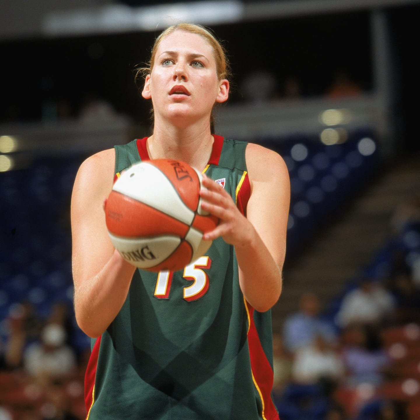 Lauren Jackson becomes youngest WNBA player to reach 1,000 points