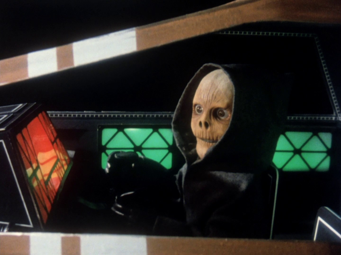 Terrahawks - MOID heads for Earth to carry out his latest assignment ...