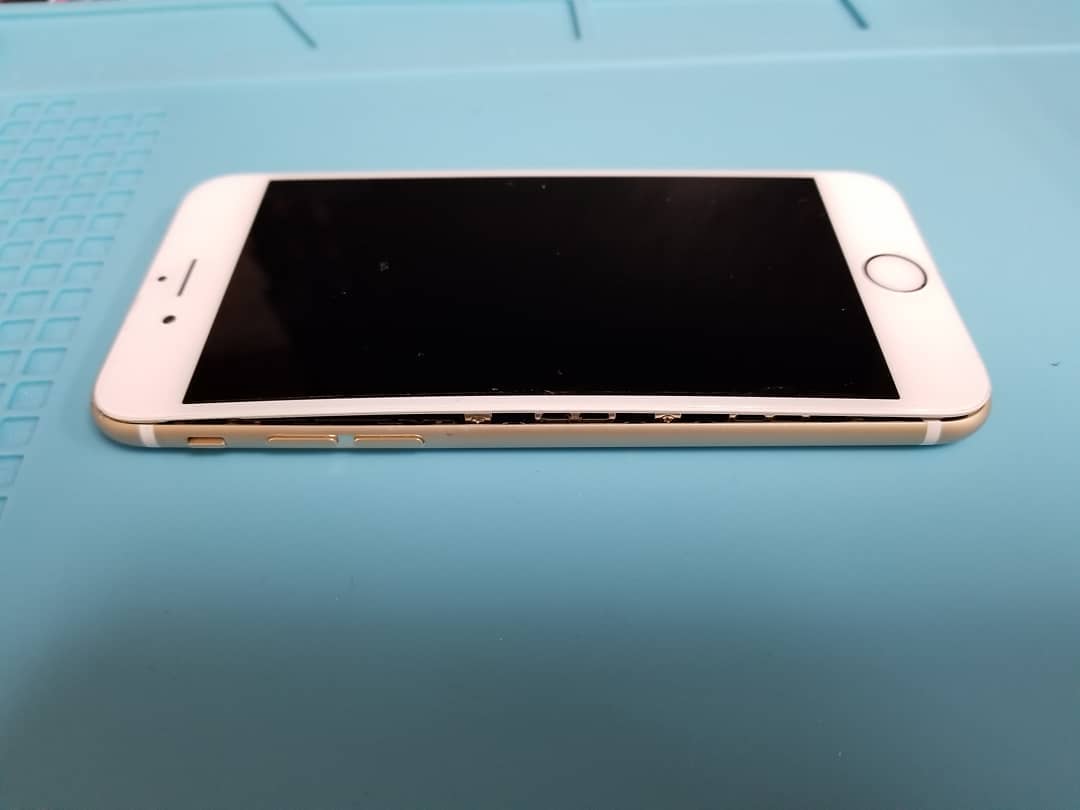 太ったiphone 大変危険です Iphone修理 写真 Iphone修理はトップワンゆめタウン倉敷店 Facebook