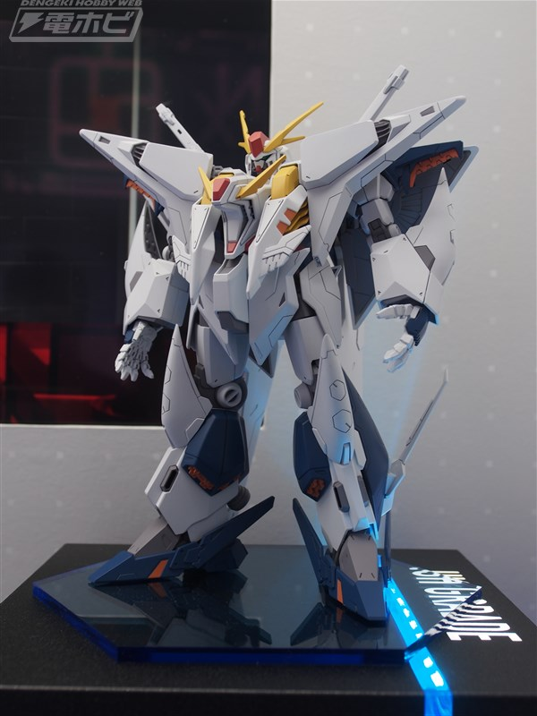 HGUC 1/144 - Xi Gundam Price 6600 yen HGUC 1/144 - Xi Gundam vs