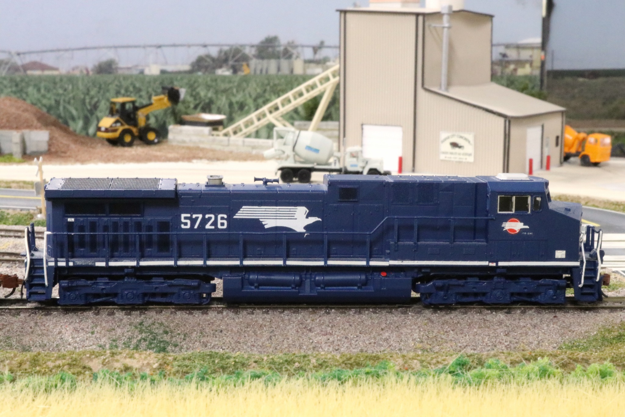 N Scale Modern Garage / Logistics Centre Model Kit - Unpainted For Dioramas By Outland