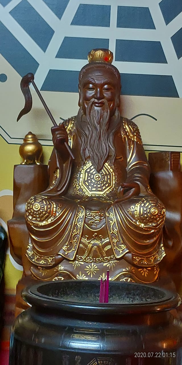 修福地理命理研究中心 - 多年前某宮堂起乩，說本人是無用之人，感恩菩薩對吾人激力，因為我供奉老子，老子説：（有）跟（無... | Facebook