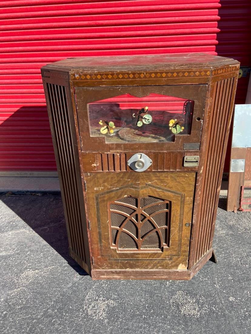 1939 Seeburg classic jukebox share