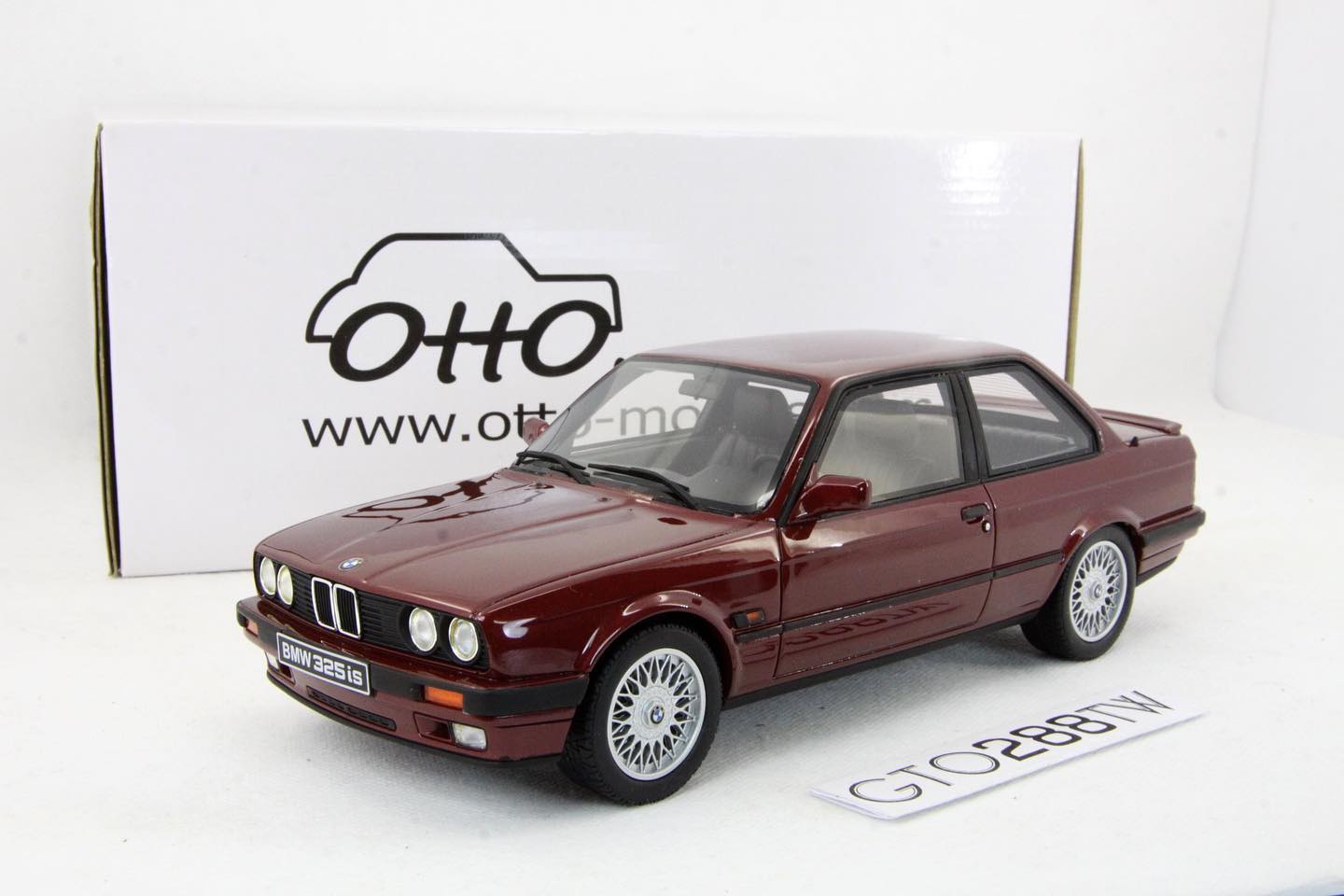 OTTO 1:18 scale BMW E30 325is 2-door Coupe Red 325i Ottomobile