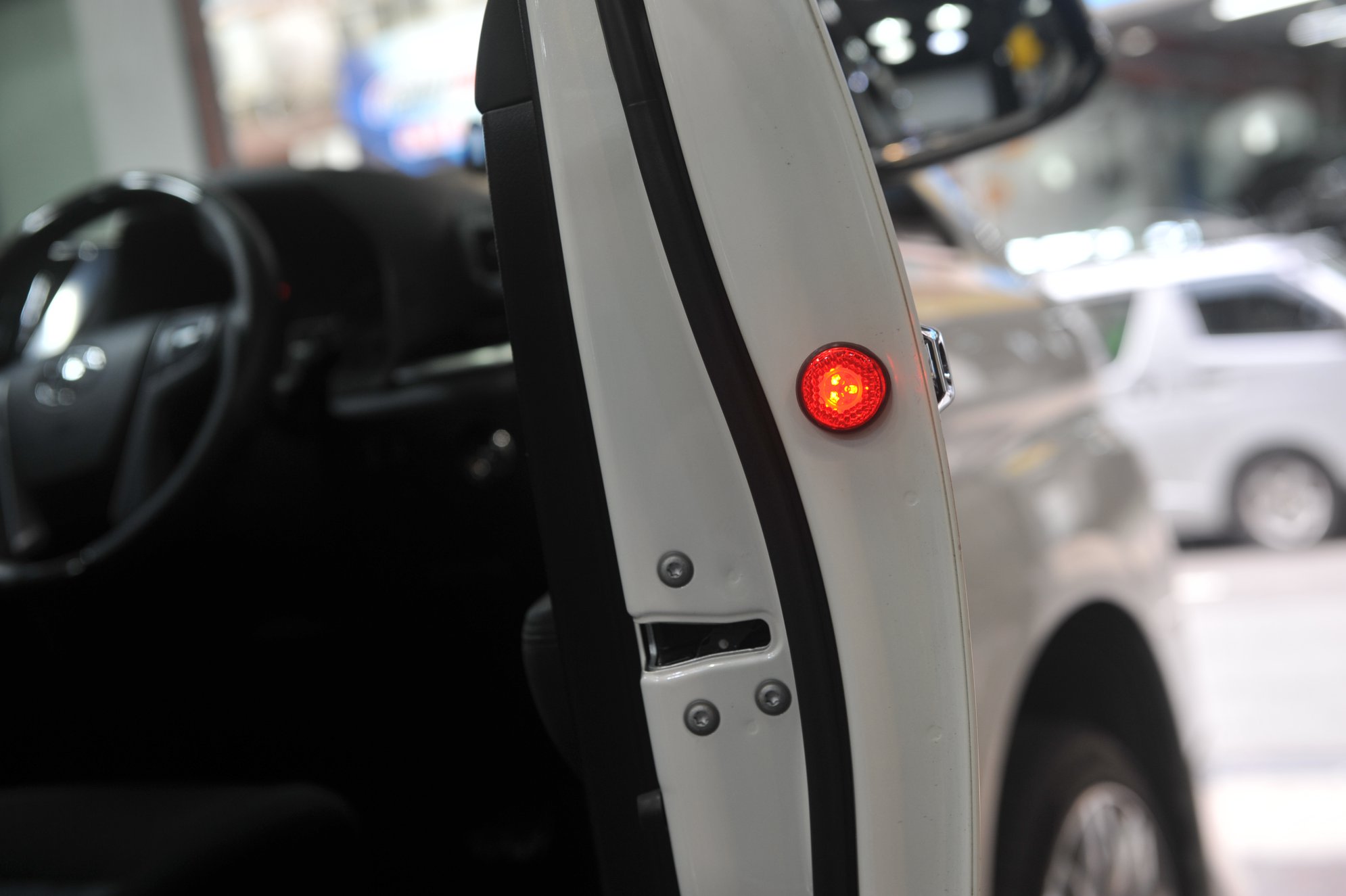 Loong - TOYOTA Vellfire 30系安裝 AVEST VerticalArrow LED 尾反光板 LED , 尾定風翼 ...