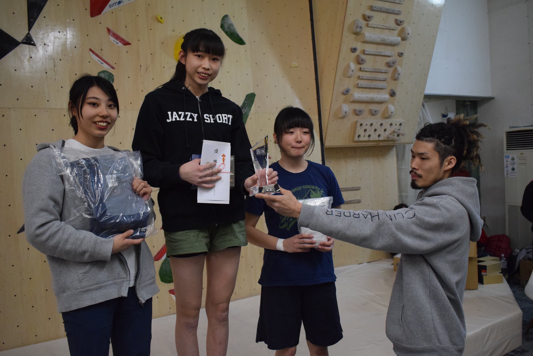 8DX Bouldering - オープン女子 優勝 中川瑠 準優勝 井内瑠南 3位 宮下涼 | Facebook