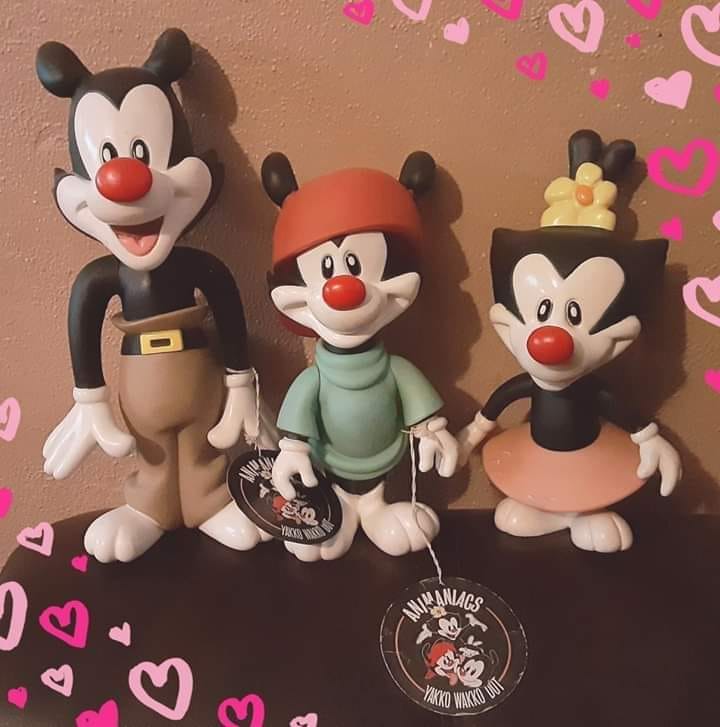 Vintage complete set figures of Wakko, Yakko and Dot. Got them in