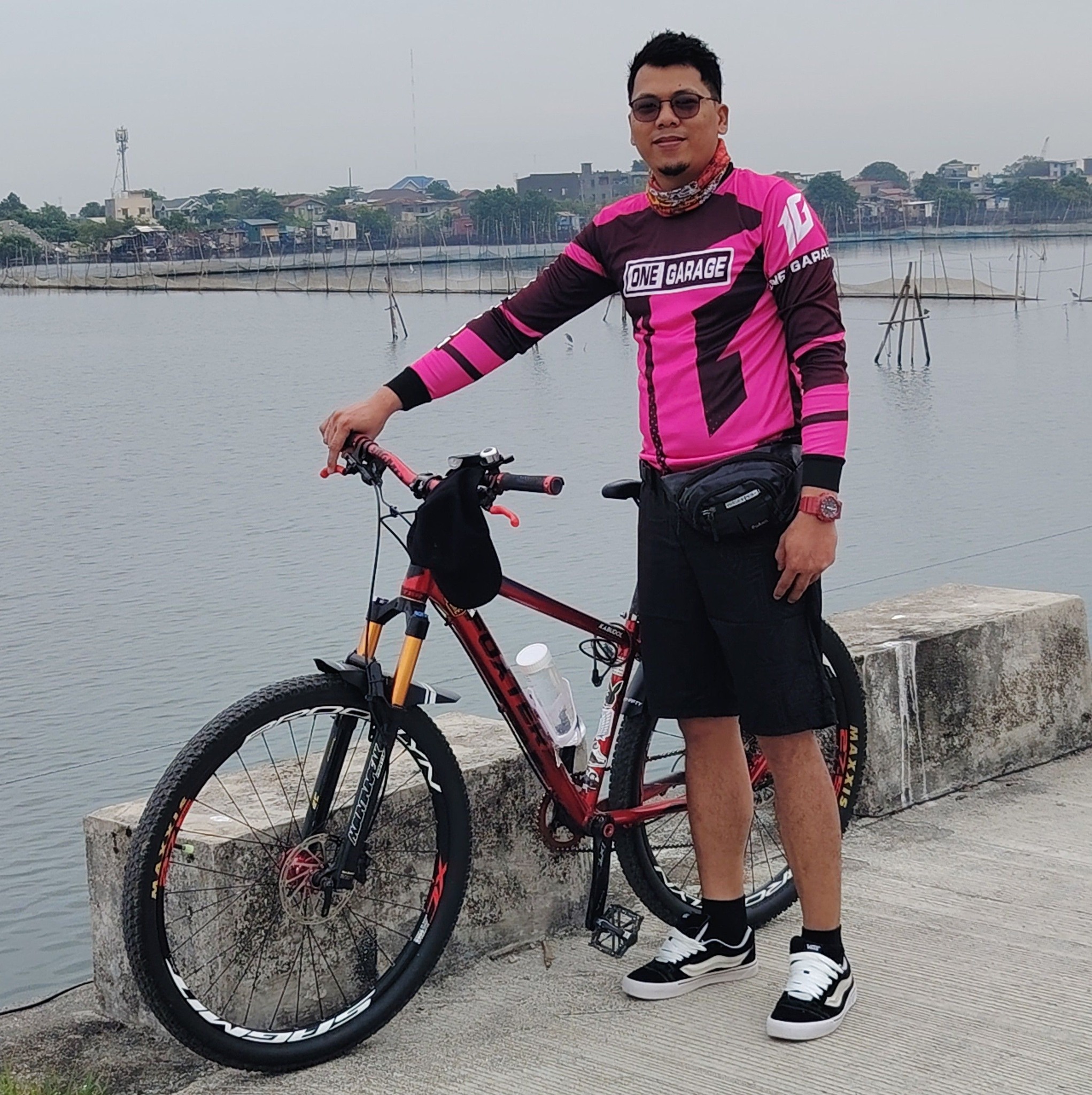 Buti malapit na sa bahay nung mabutas ahahaha 😅 Jasmin Cruz Palileo ...