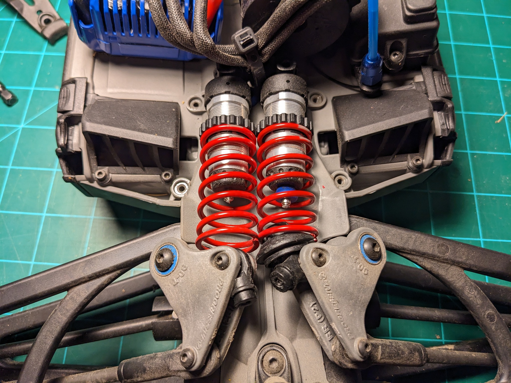 2 Sangles De Limite De Course Pour Suspension RC – Traxxas Slash, E-Revo, E-Revo 2.0, Axial Yeti – 100 Mm