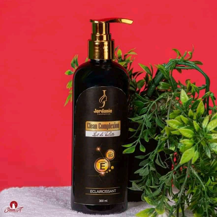Lait Éclaircissant Éclat D'Or – Soin Nuit Pour Visage & Corps 300 Ml | Traitement Anti-Taches Avec Vitamine C – Fabriqué En Côte D'Ivoire