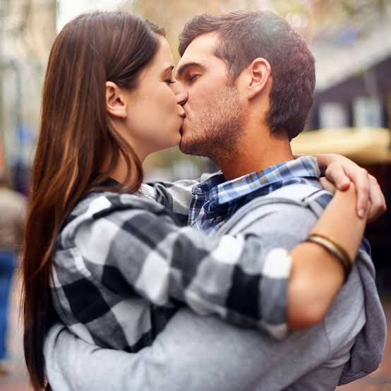 Amazing And Crazy Videos Arab Girls Kissing On Lift Facebook