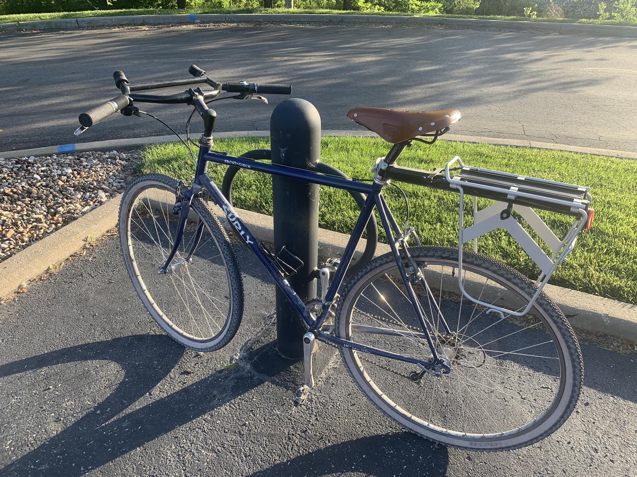 What handlebar bag is compatible with Surly Moloko bars?