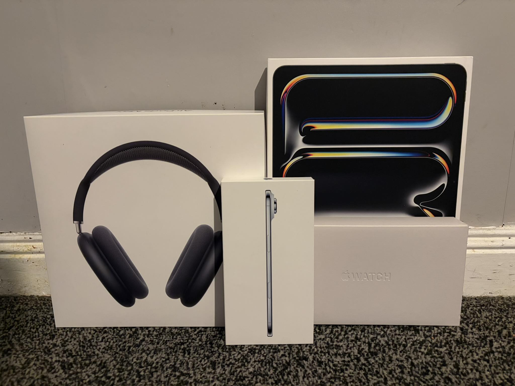 iPhone 17 Pro + AirPods Pro 3. I appreciate the Apple ecosystem. 🥹
