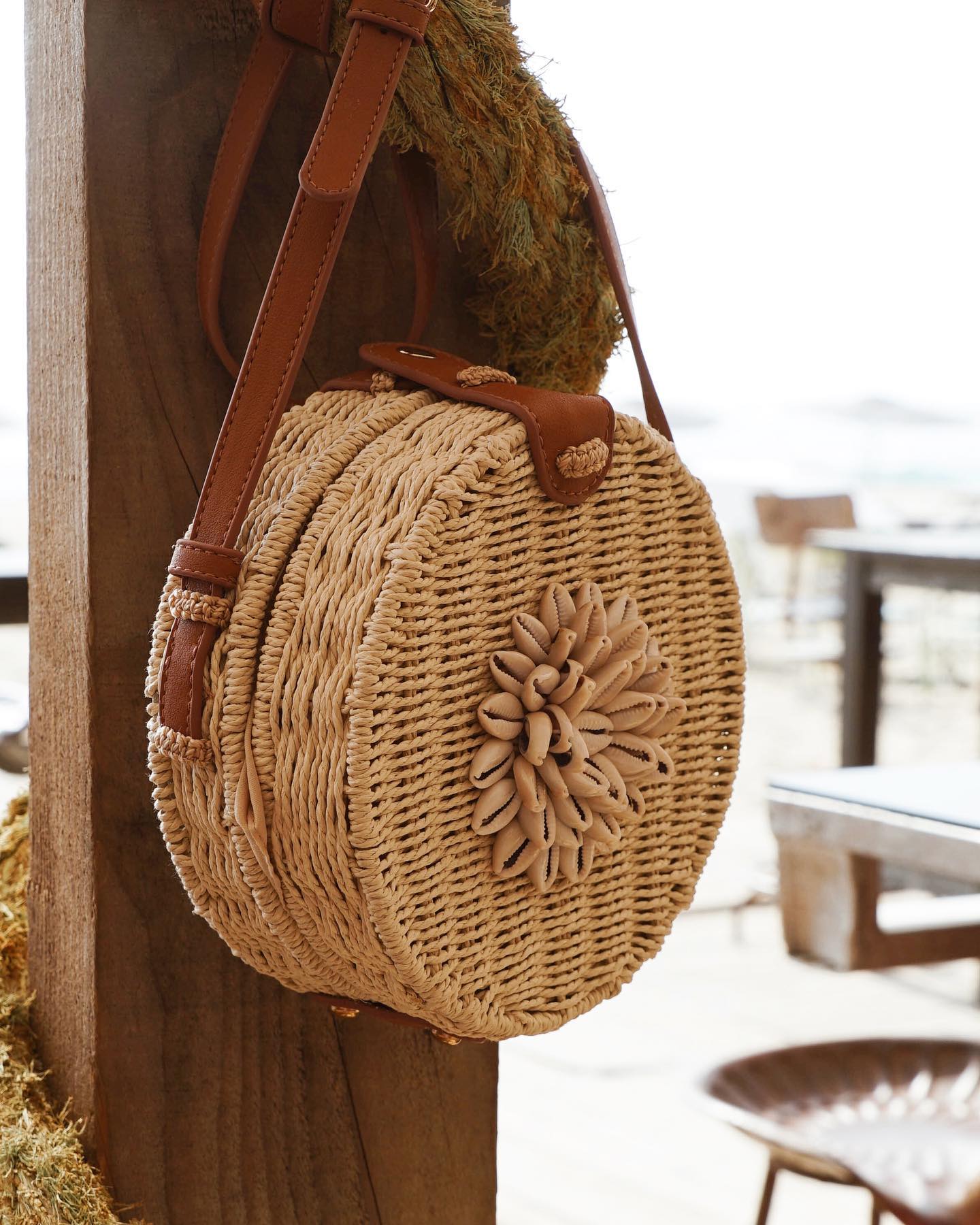ELUE PAR NOUS - Pochette en osier GONZAGUE 🐚🥥 #spring #summer #2020 # ...