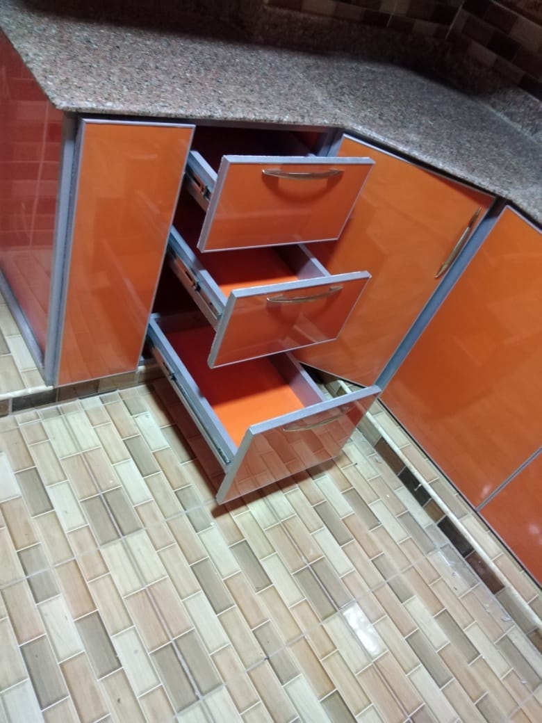 ‫اليسر والنور لأعمال الألوميتال Home Facebook‬