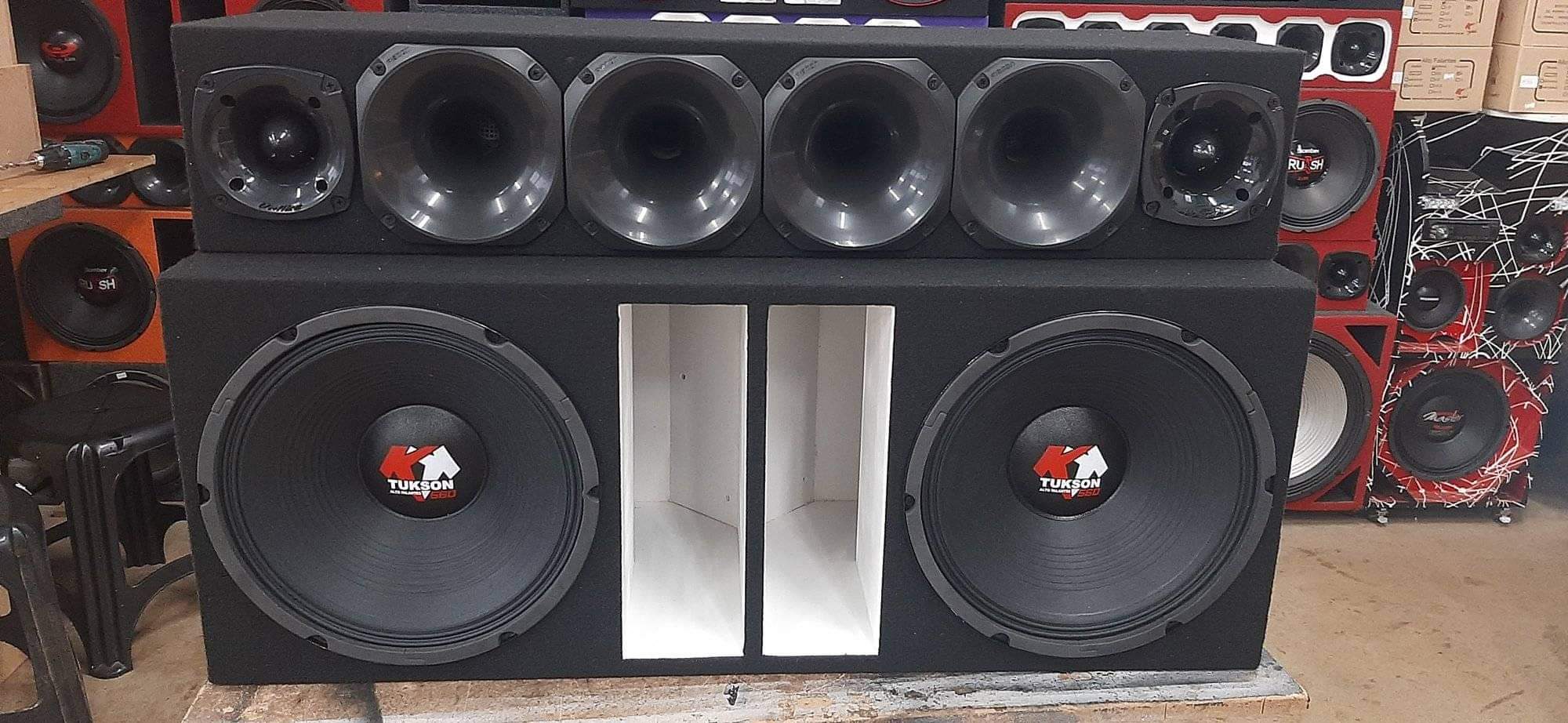 Venda | CAIXA COM 2X12 TUKSON 560 RMS A 4 OHMS | Facebook