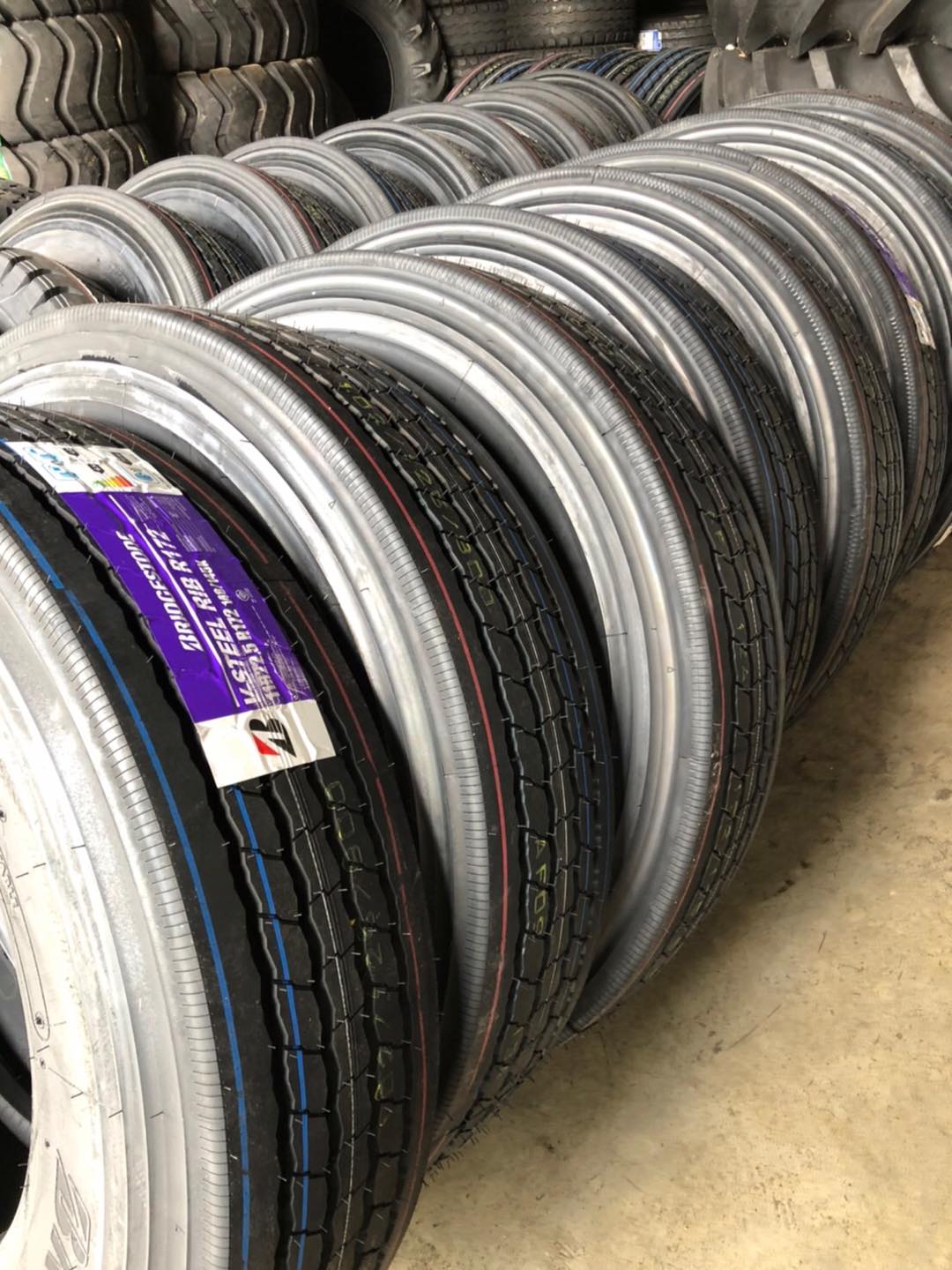 20เส้นเท่านั้น โอนก่อนได้ก่อน👍🏻👍🏻 Bridgestone 11R22.5 R172 👉7,200 ฿ 👈 ...