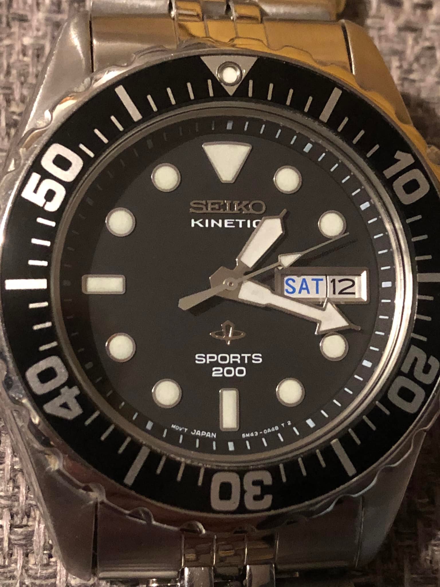 A Seiko Kinetic 5M23 movement, mid nineties. On the right side one