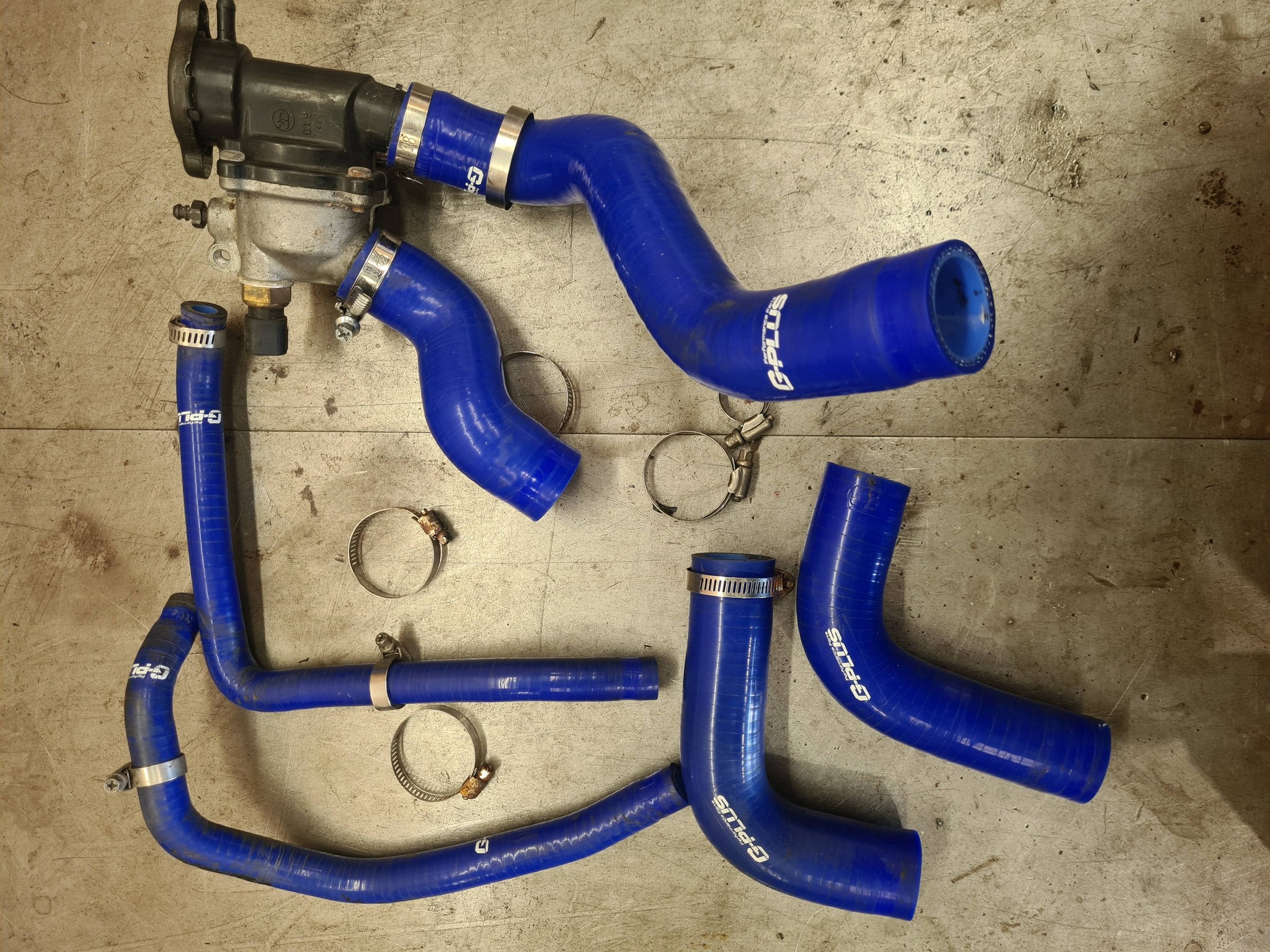 こ Kawasaki Z1000 blue hoses and thermostat for sale