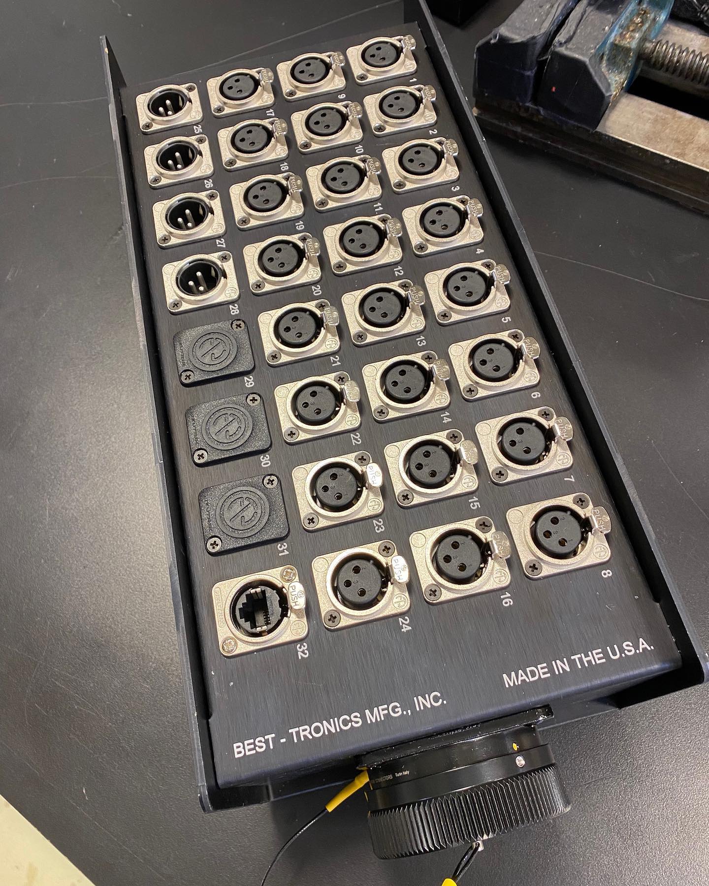 A custom snake box to multipin... - Best-Tronics Pro Audio