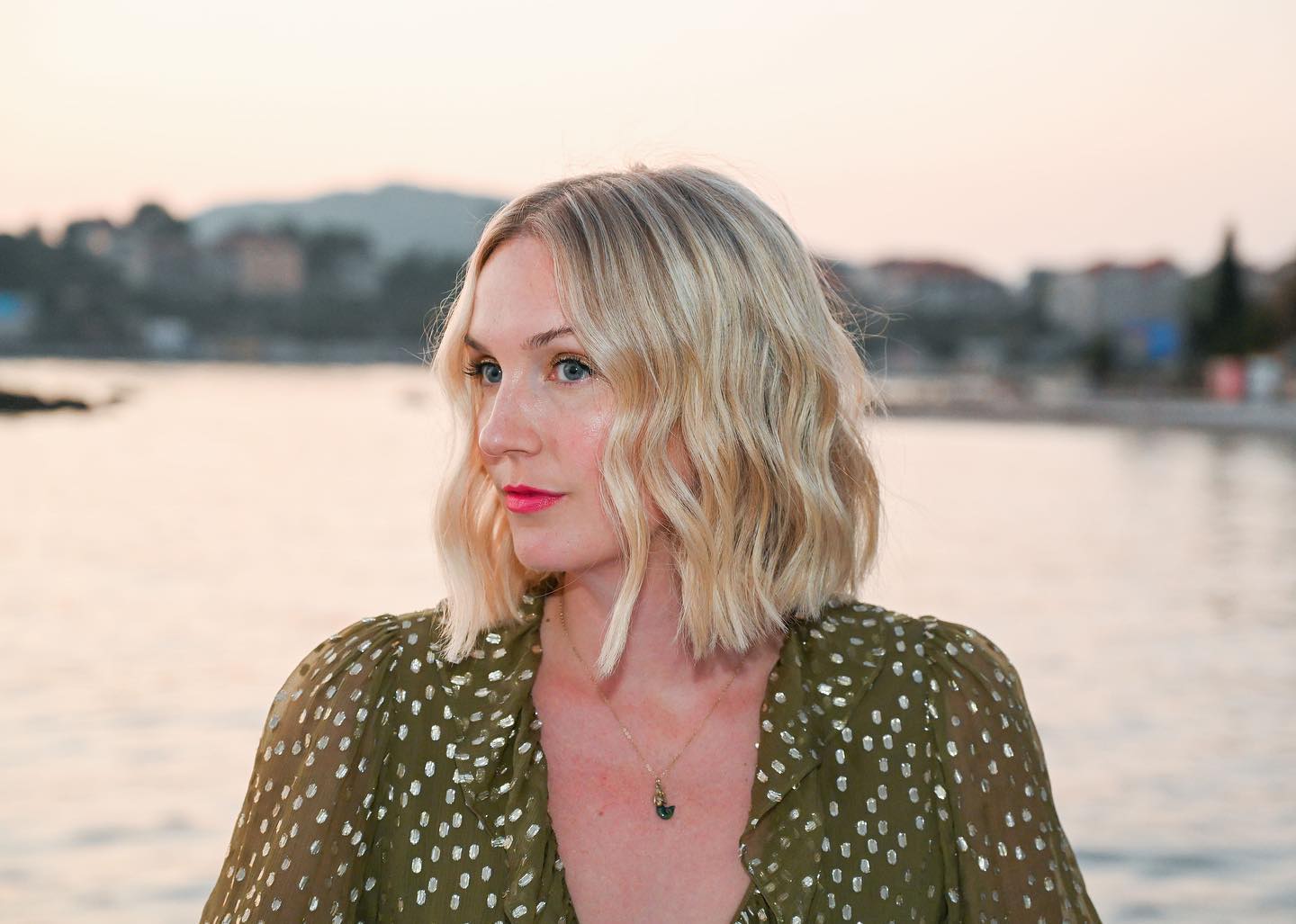 Julie Neff - 35 here’s to another lap around the sun ☀️...