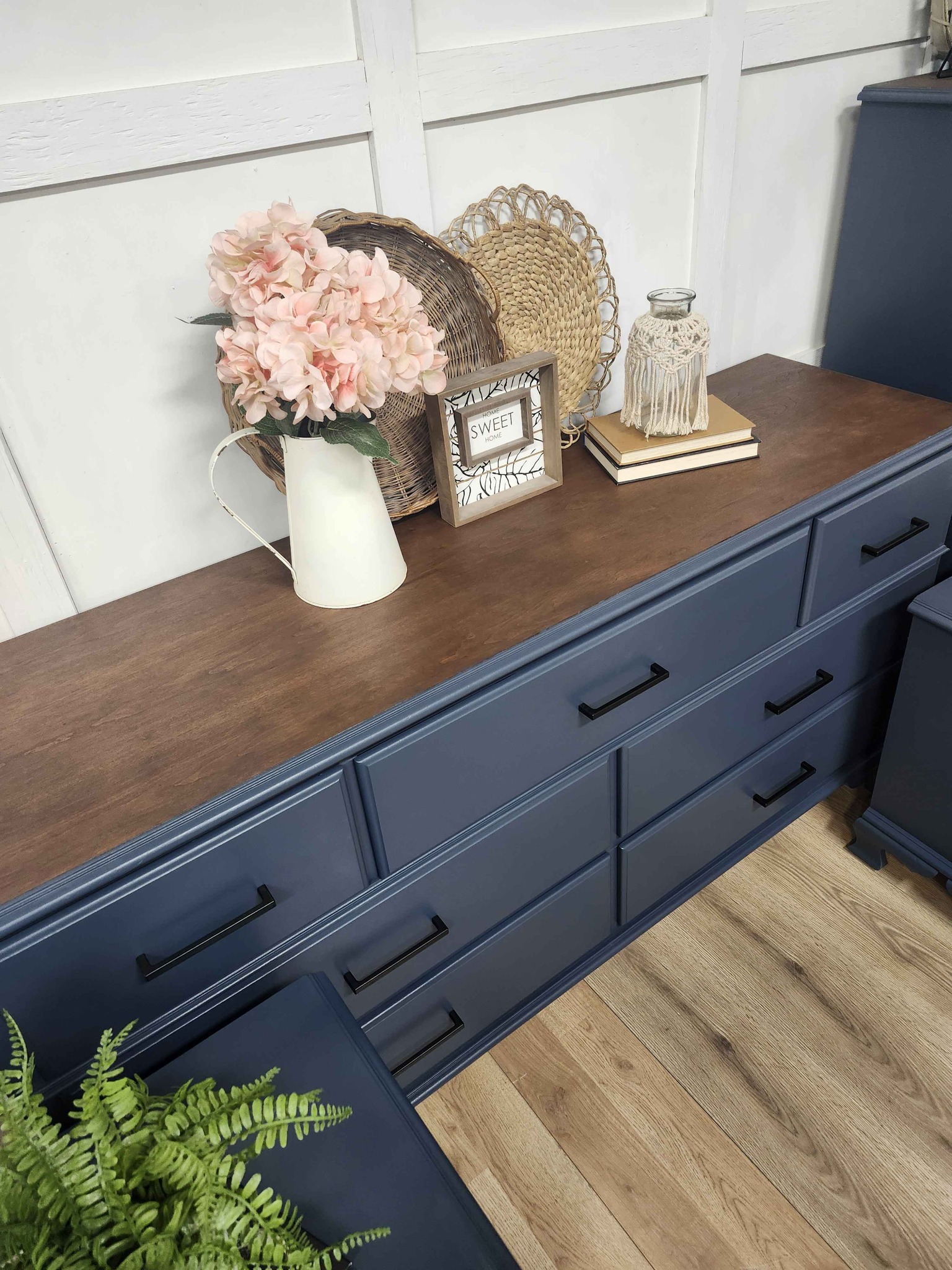 denim blue dresser 4 piece set Warm up your space with this set refinished in a denim with black hardware. (Gold hardware available) Both dressers have a woodgrain top with a rich SHEIN Lady Party Night tone design with a WHSALE26 Size:Size 2 Country dresser