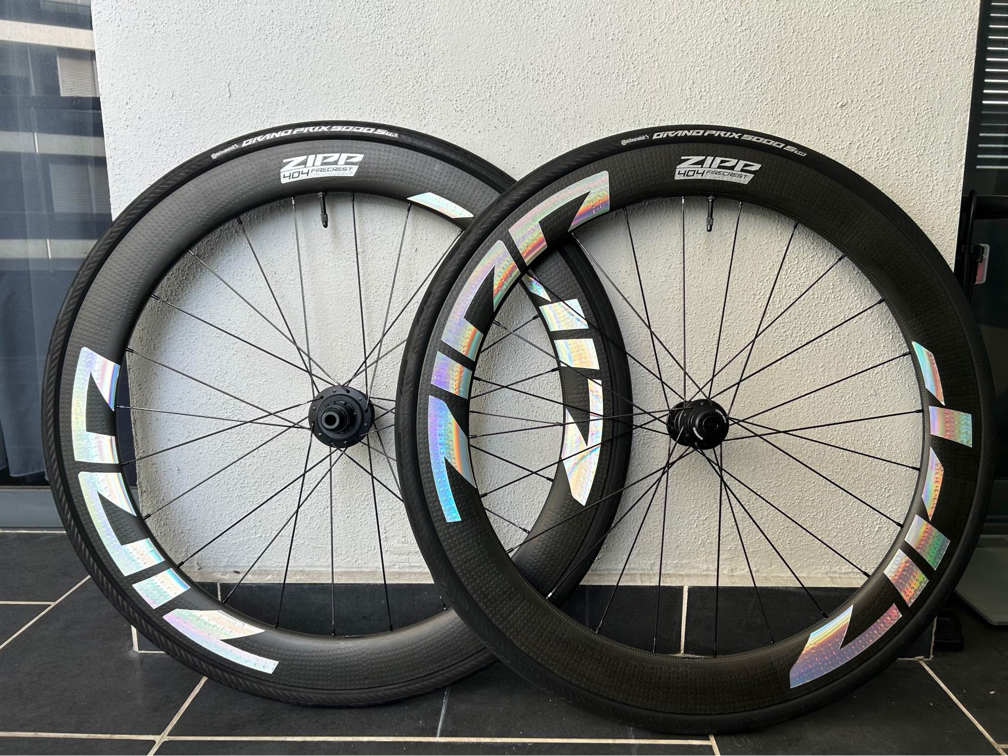 Zipp 404 Firecrest - 58mm profile - ⁠tubeless ready - ⁠just insert 