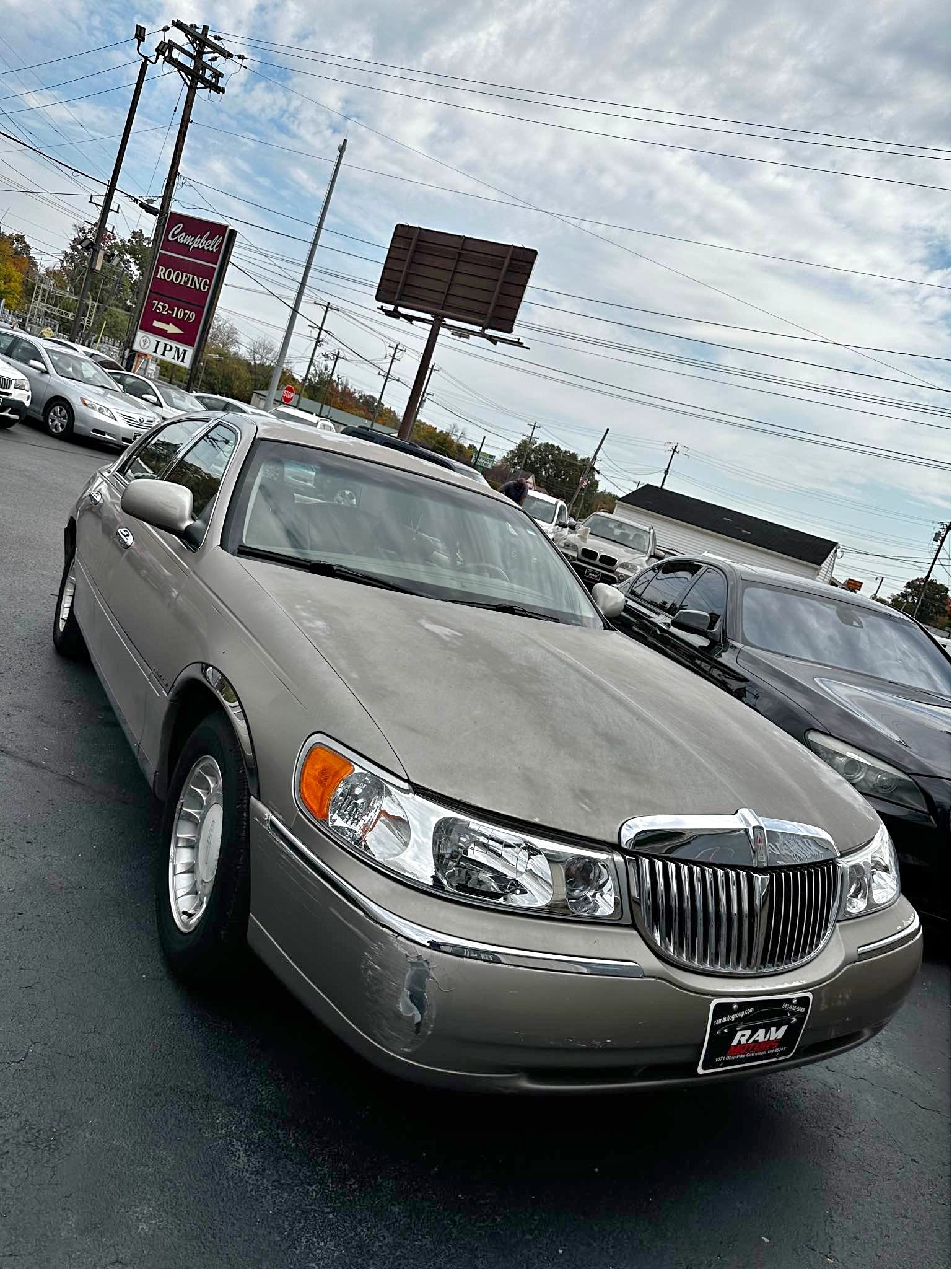 2001 Lincoln Town Car Signature | Raleigh Classic Car Auctions