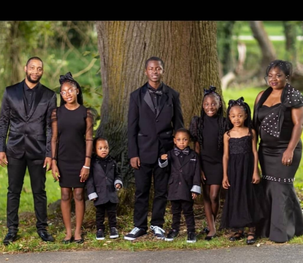 Noirs Qui S Aiment Famille Noire Qui S Aime Famille Nombreuse Famille Heureuse 6 Enfants 3 Filles Et 3 Garcons Noirsquisaiment Facebook