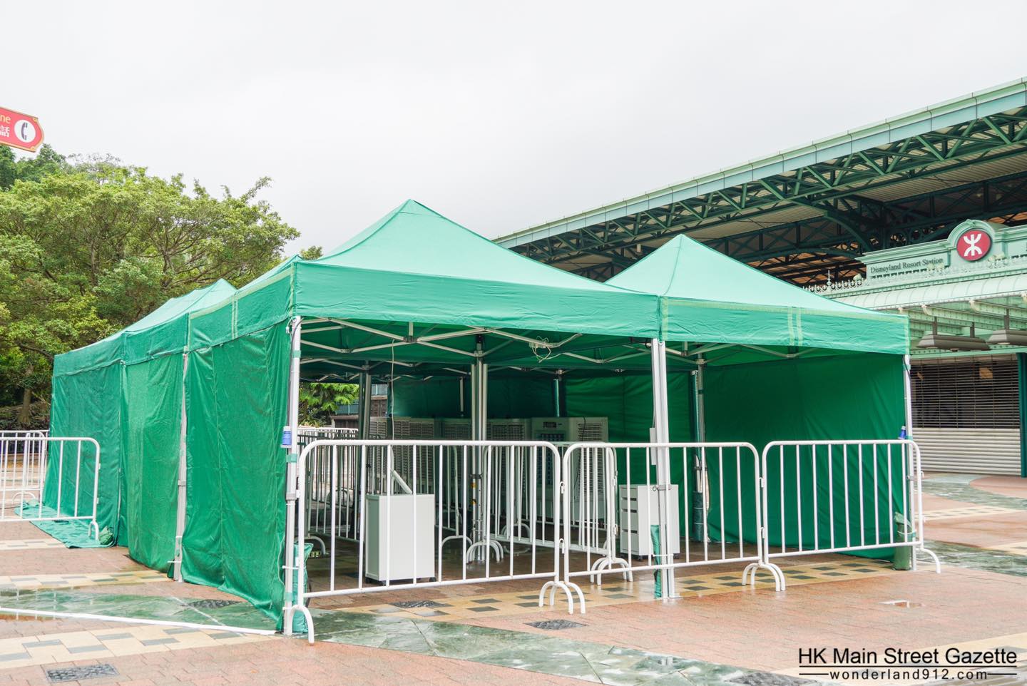 喺迪士尼站對開空地已經設置體溫檢查站。喺未來... - Hong Kong Main Street Gazette 大街小報