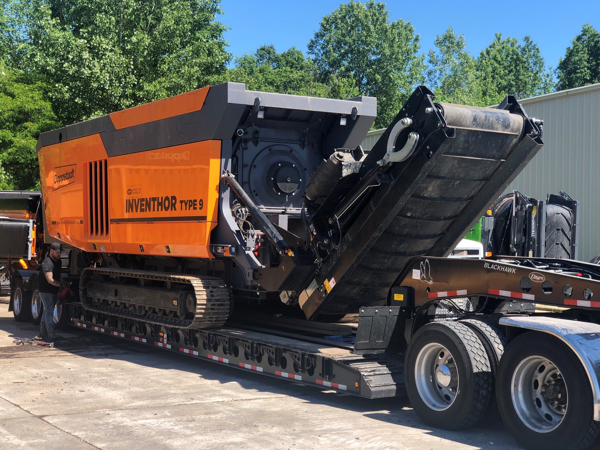Ecoverse - The Doppstadt Inventhor Type 9 getting moved to a 