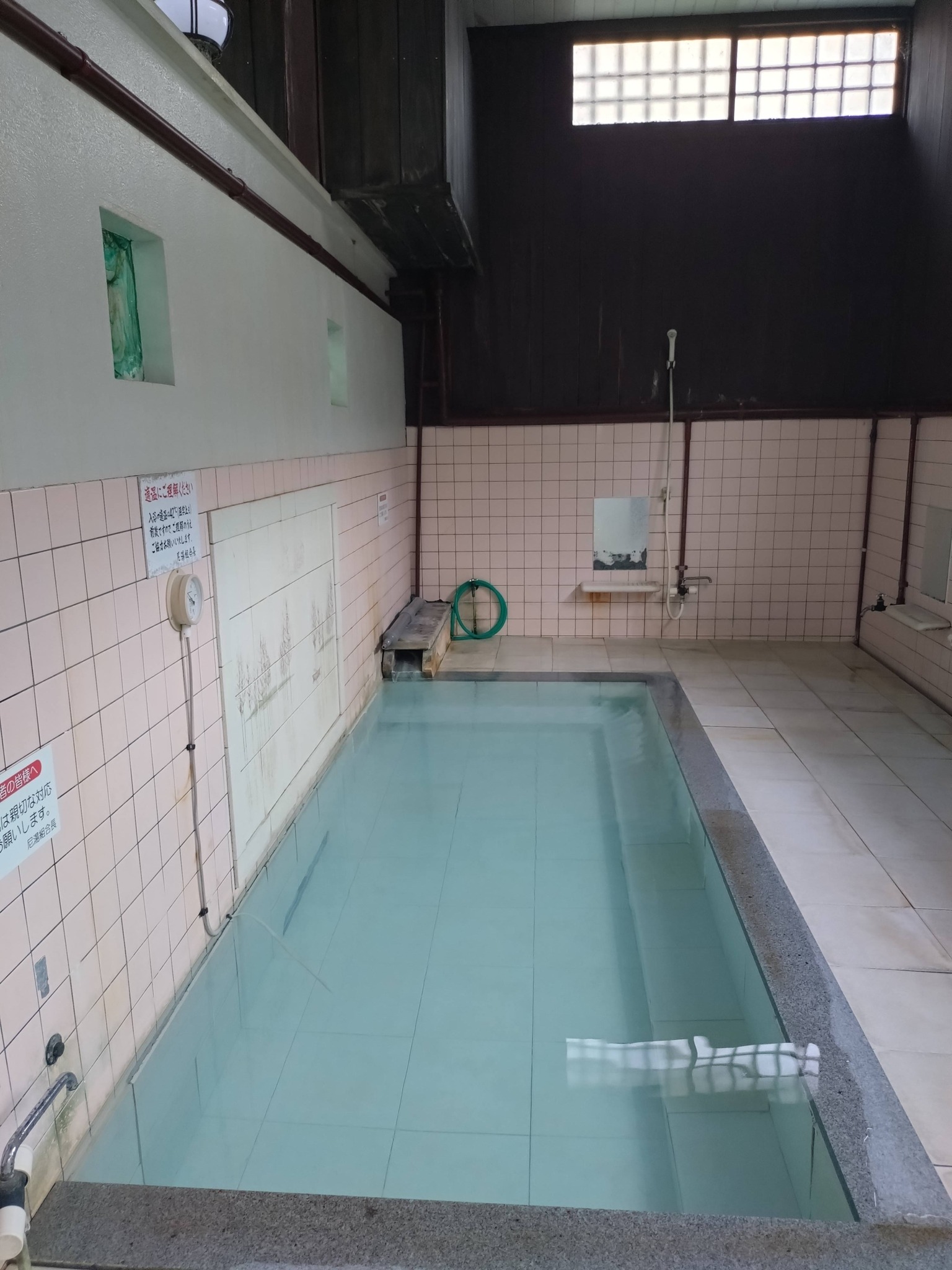 共同 浴場 尼 湯