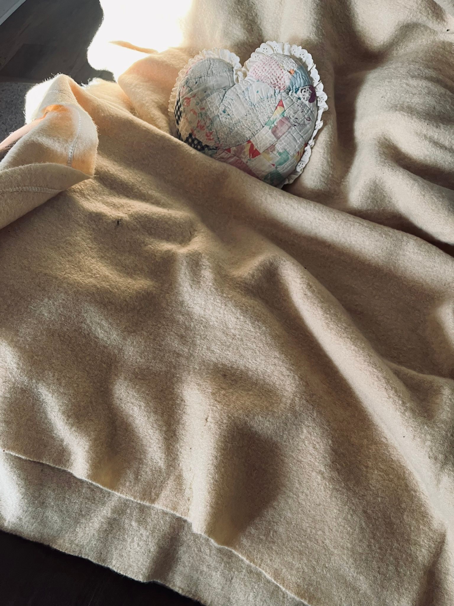 Golden Dawn 100% wool blankets keep me warm on cold nights