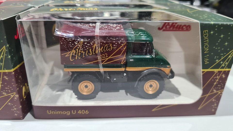 🎄NEW ARRIVAL🎄 🎄1:64 Schuco Mercedes Unimog U406, Christmas 2022