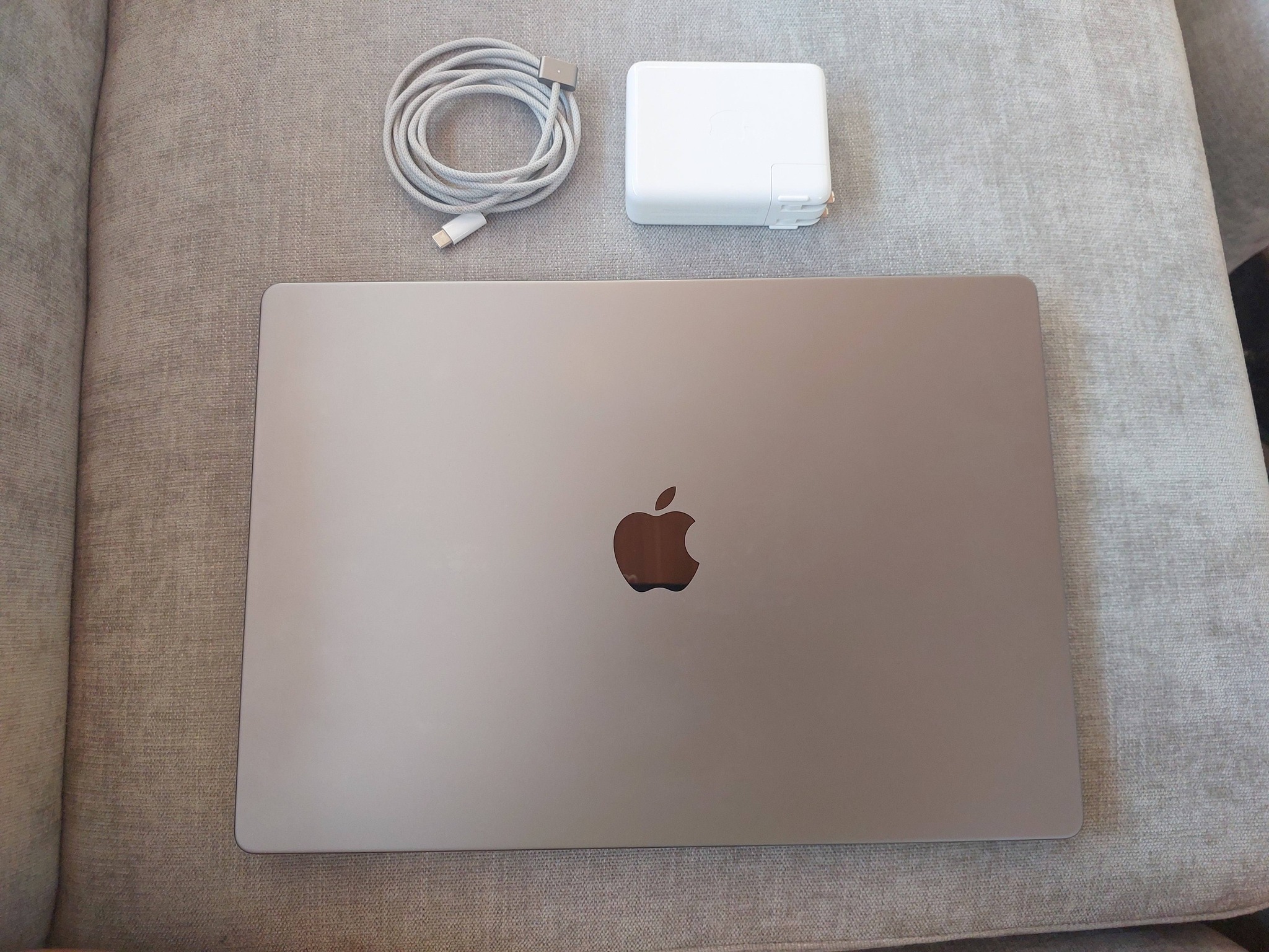 512 GB Storage 16 GB Ram Given with box? RFS need money? No 