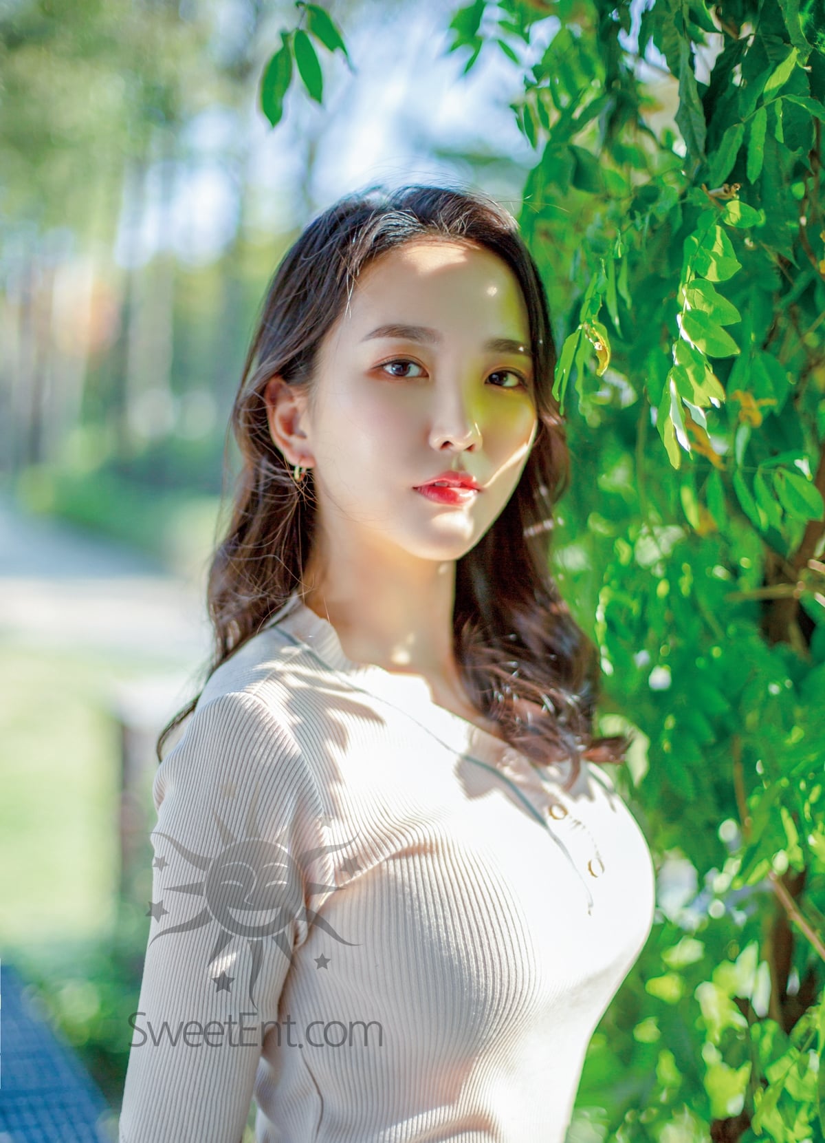 스위트매거진 - 스위트의 뉴페이스 안소연 모델입니다. 미소가 아름다운 그녀 신입 모델 안소연을 지금...