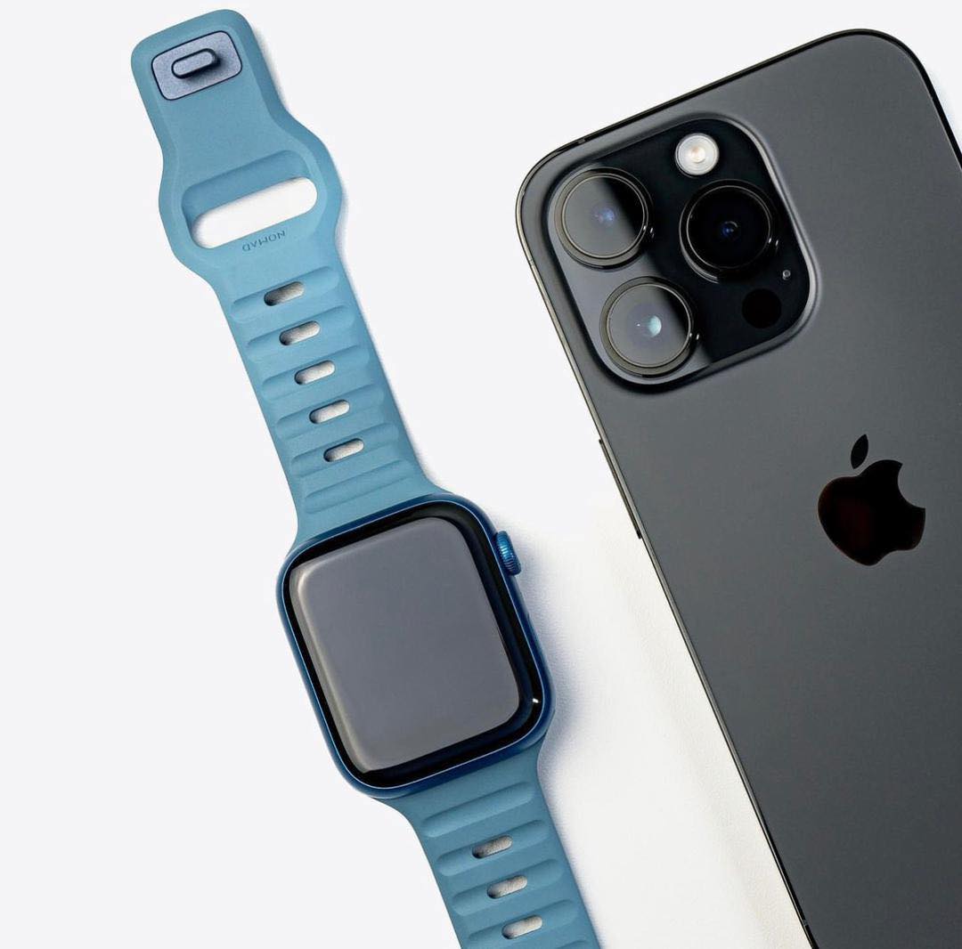 iPhone 13 Pro Max Apple Watch Series 7