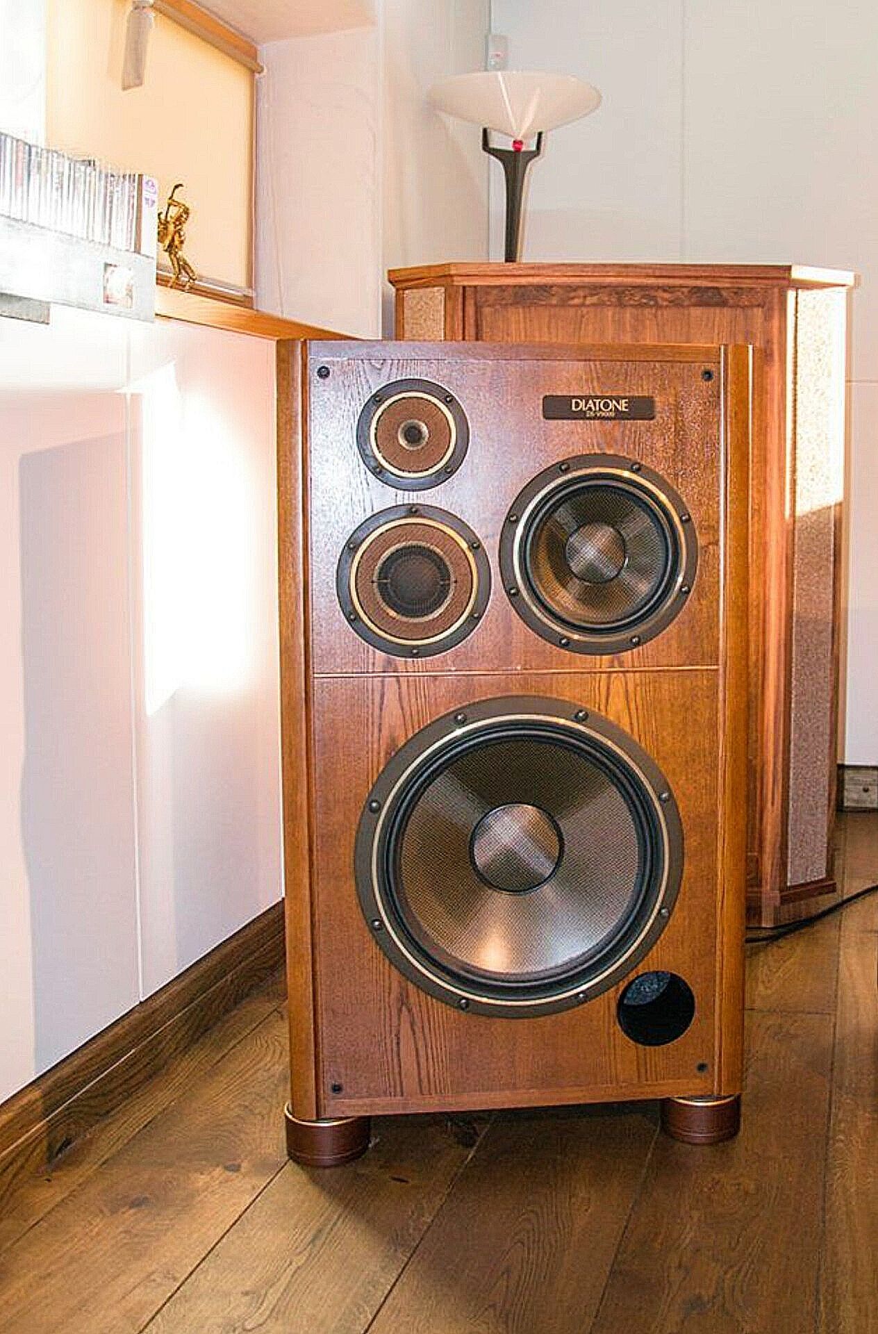 Diatone DS-V9000 speaker system