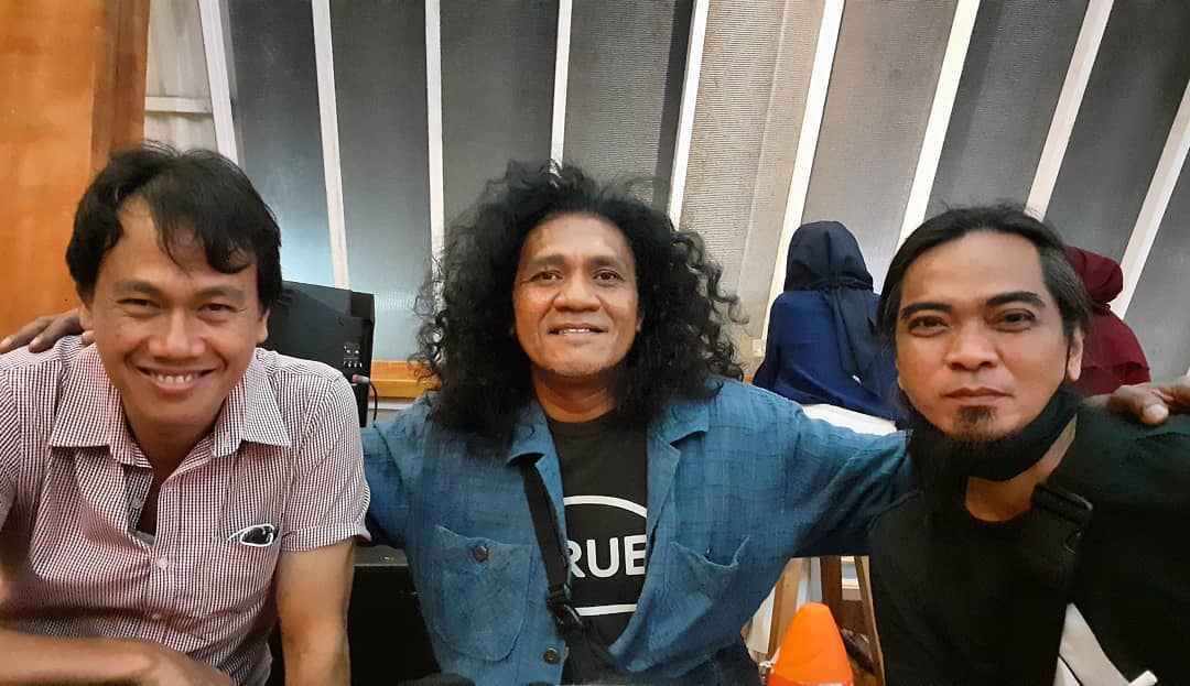 Onik Wattimena - . #chillpictures #friendsforever... | Facebook